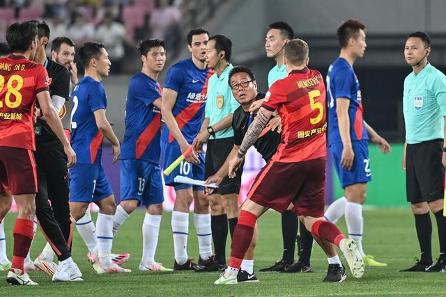 崔康熙透露高准翼伤情 回应阵容轮换 应对赛程劣势